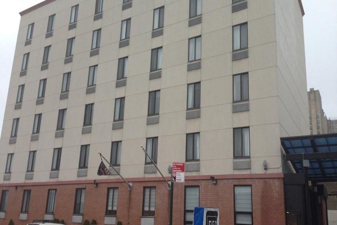Red Lion Inn And Suites Brooklyn New York Exterior photo
